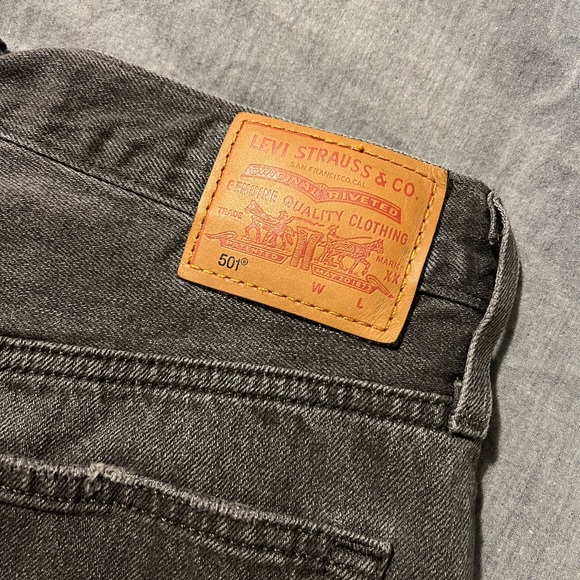 Levi’s 501 Women’s High Rise Denim Shorts | Size 27, Washed Black - Picture 2 of 5